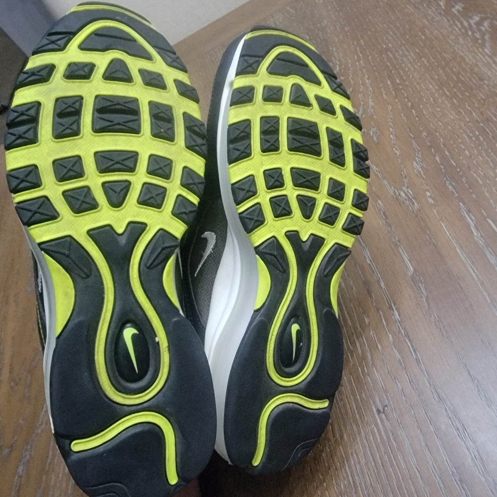 Nike Airmax 97, shoes,used, no box, good condtion, 7 men/8.5 women, black volt - Picture 6 of 8